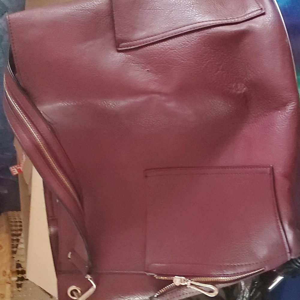 Maroon or burgundy shoulder bag all leather and sturdy strap